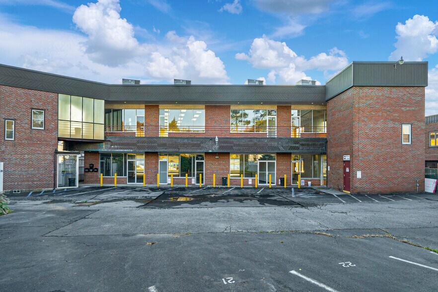 81-83 E Main St, Elmsford, NY à louer - Photo du bâtiment - Image 3 de 32