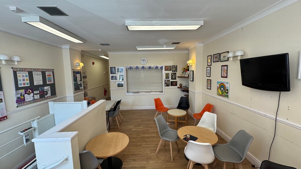 45 Coten End, Warwick for sale - Building Photo - Image 2 of 8