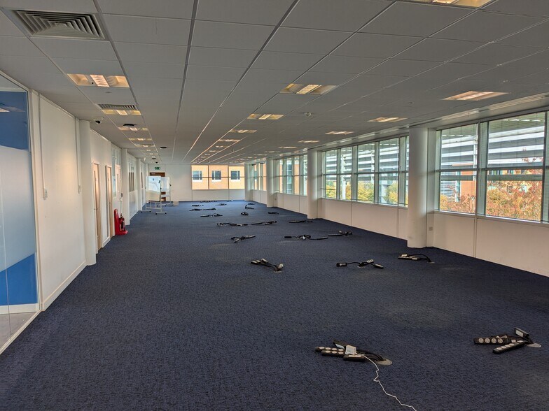 Cowley Rd, Cambridge à louer - Photo du bâtiment - Image 3 de 4