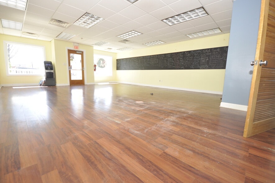 20 Center Ave, Atlantic Highlands, NJ for lease - Building Photo - Image 3 of 5