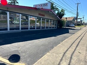 16001 SE Mcloughlin Blvd, Milwaukie, OR for lease Building Photo- Image 2 of 7