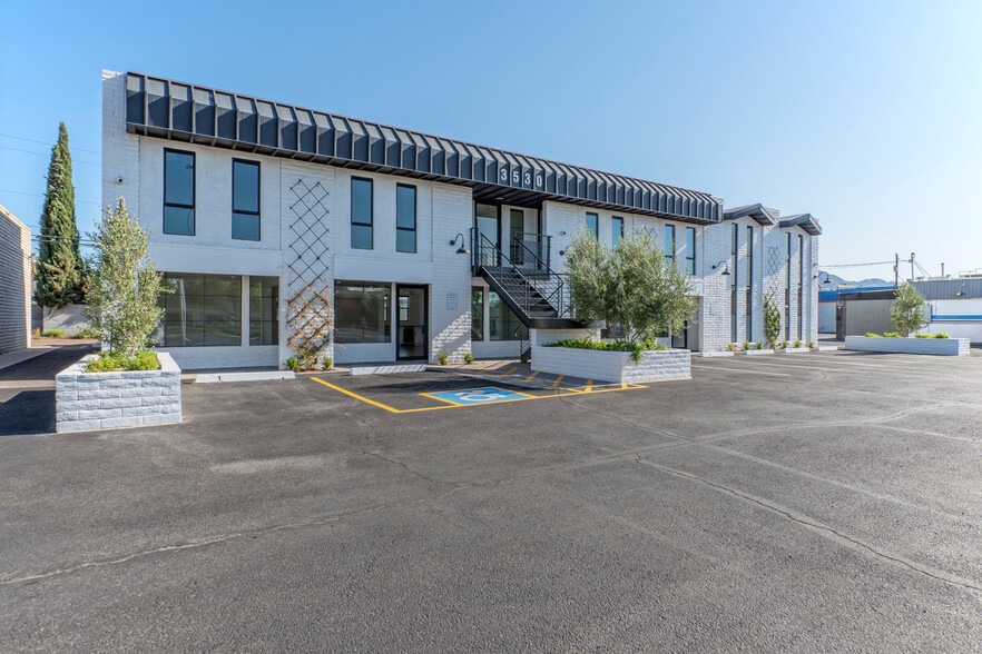 3530 E Indian School Rd, Phoenix, AZ for lease - Building Photo - Image 2 of 24