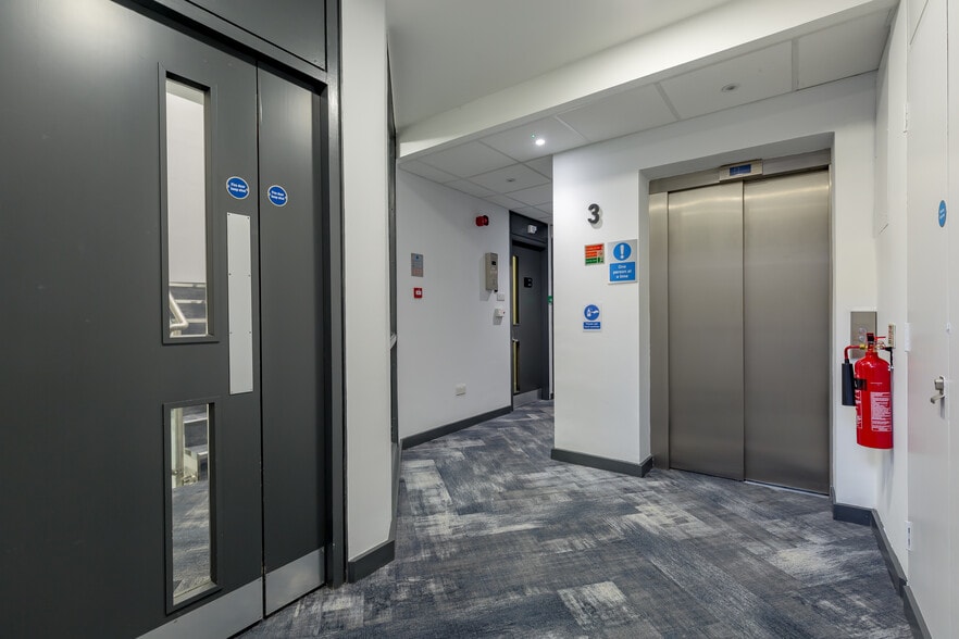 40-42 George St, Edinburgh for lease - Interior Photo - Image 3 of 16