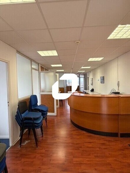 Bureau dans Poissy à vendre - Photo intérieure - Image 2 de 16