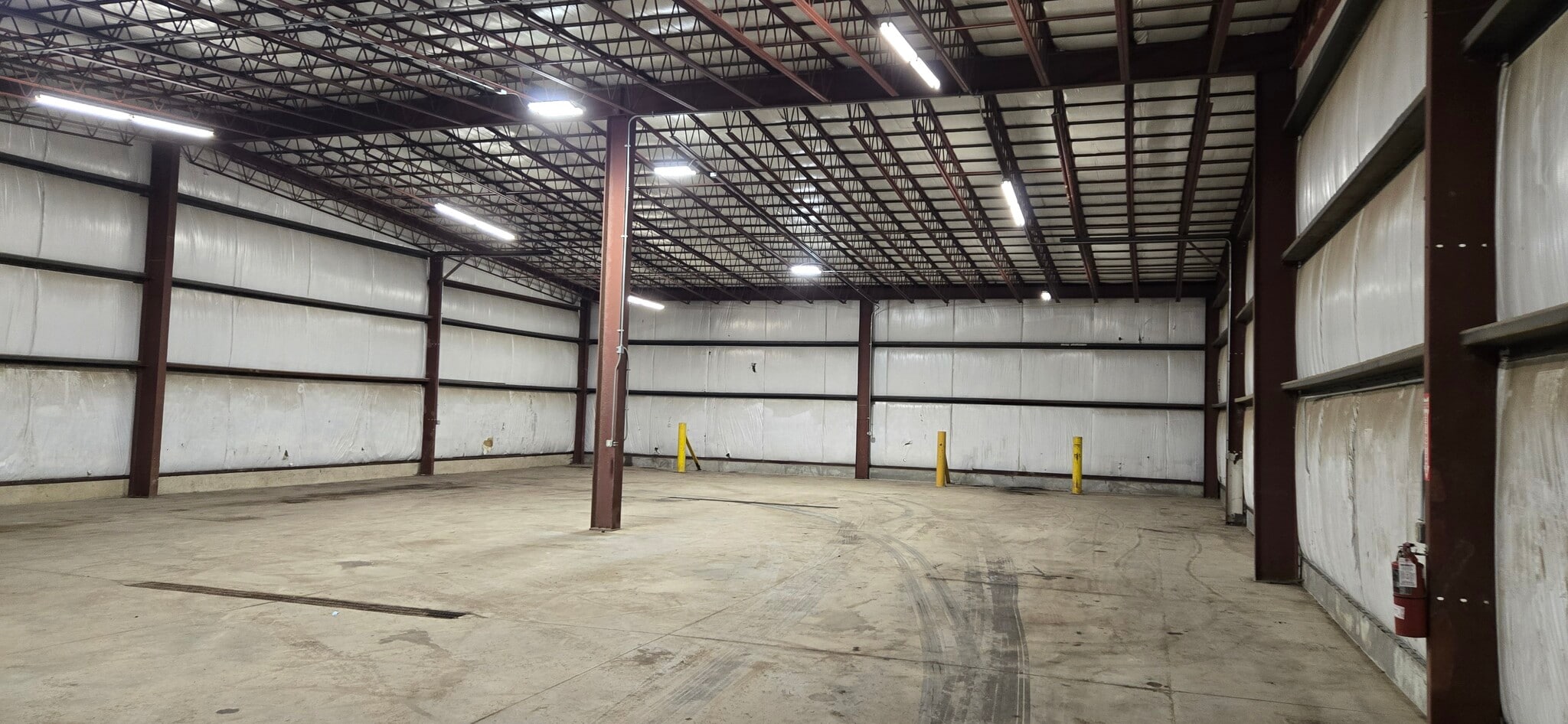 1359 E Hanthorn Rd, Lima, OH for lease Interior Photo- Image 1 of 2