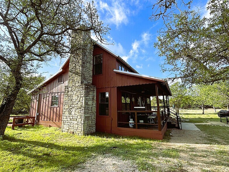 1400 Greer ln, Burnet, TX à vendre - Photo du bâtiment - Image 2 de 89