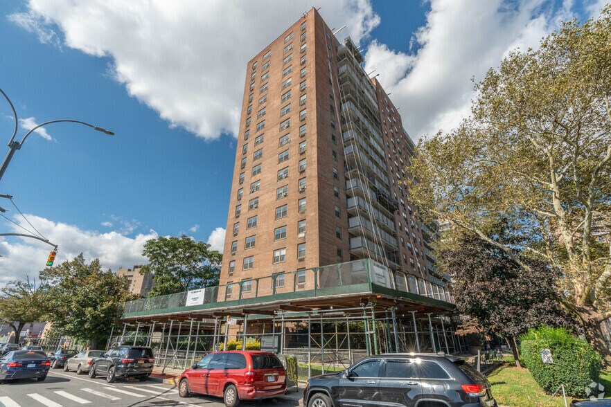 1381 Linden Blvd, Brooklyn, NY à louer - Photo du bâtiment - Image 2 de 6