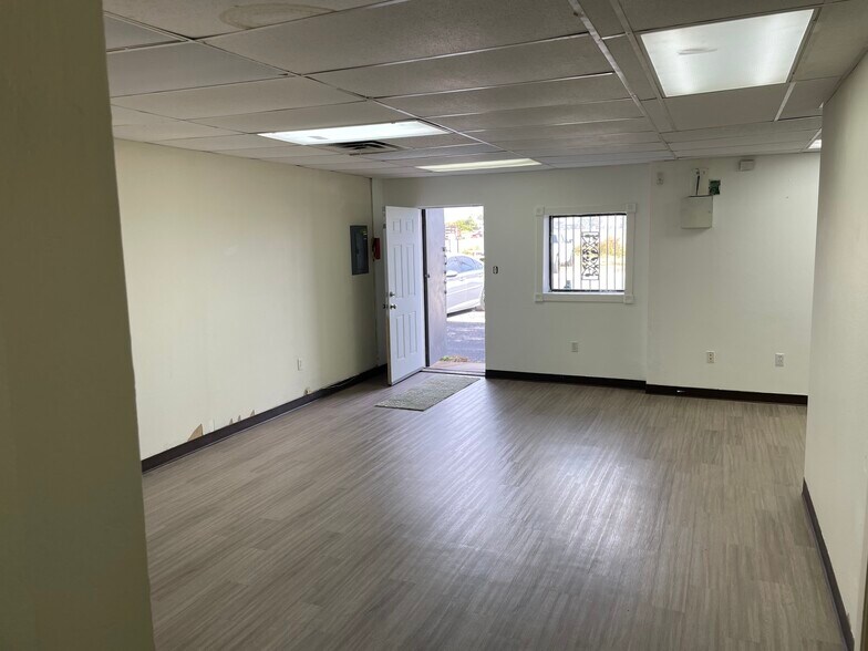 755 N Burleson Blvd, Burleson, TX à louer - Photo intérieure - Image 2 de 3