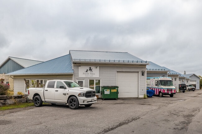 Plus de détails pour 247 Westbrook Rd, Ottawa, ON - Industriel à louer