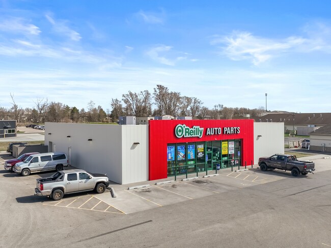 Plus de détails pour 819 Frontage Rd, Byron, MN - Commerce de détail à vendre