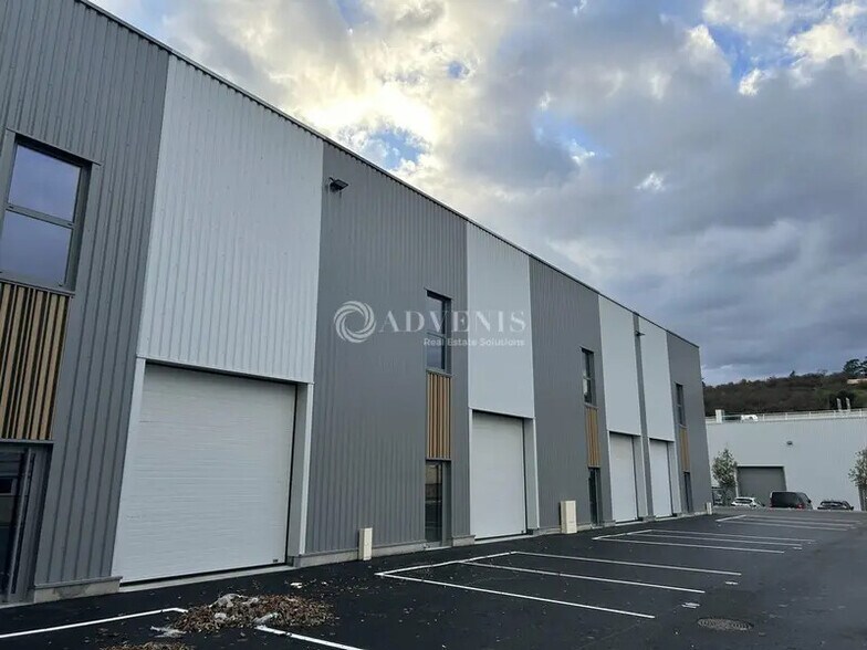 Flex in Saint-Genis-Laval for lease - Building Photo - Image 1 of 9