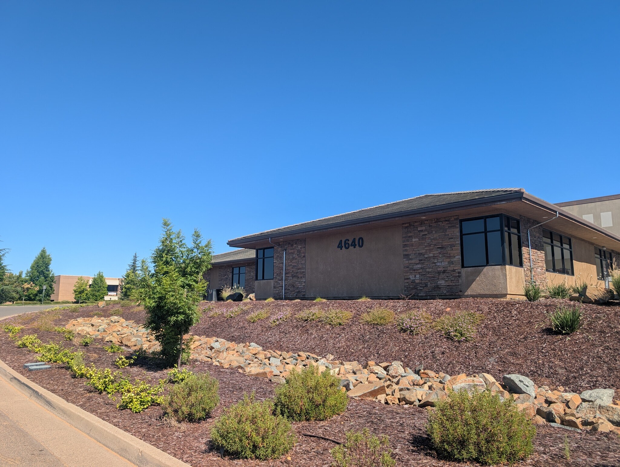 4640 Golden Foothill Pky, El Dorado Hills, CA à louer Photo du bâtiment- Image 1 de 15