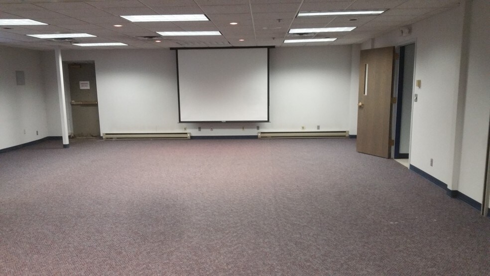 721 E State St, Rockford, Rockford, IL à vendre - Photo intérieure - Image 3 de 34