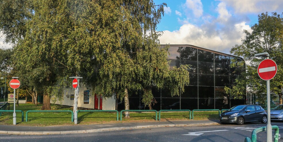 70-72 Hailey Rd, Erith à louer - Photo du bâtiment - Image 2 de 3