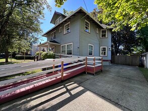 619 NE Roberts Ave, Gresham, OR for lease Building Photo- Image 2 of 24