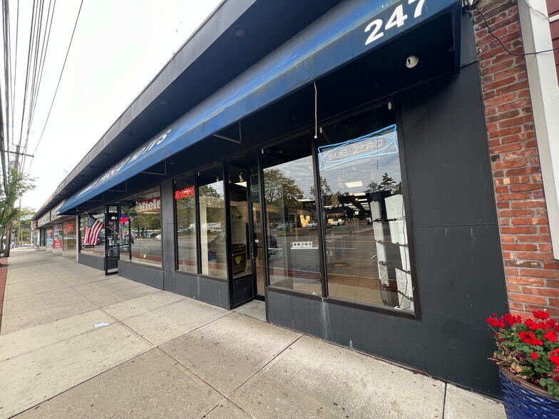 237-247 Tarrytown Rd, White Plains, NY à louer - Photo du bâtiment - Image 2 de 23