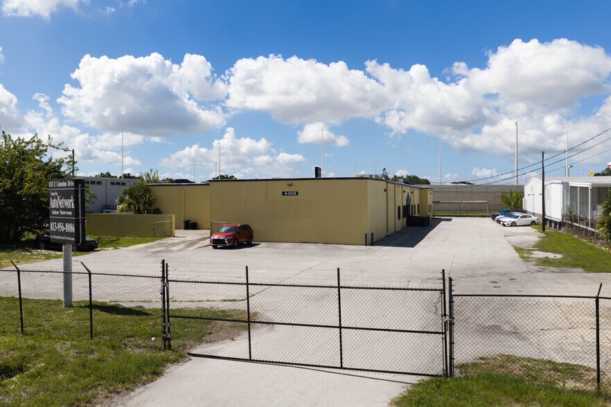 4315 E Columbus Dr, Tampa, FL à vendre - Photo du bâtiment - Image 1 de 17