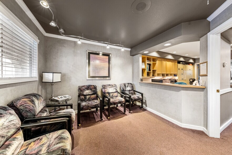 2323 W 2nd Ave, Durango, CO à vendre - Photo du bâtiment - Image 2 de 36