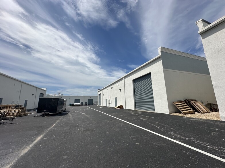 1240 Hand Ave, Ormond Beach, FL for lease - Building Photo - Image 2 of 10