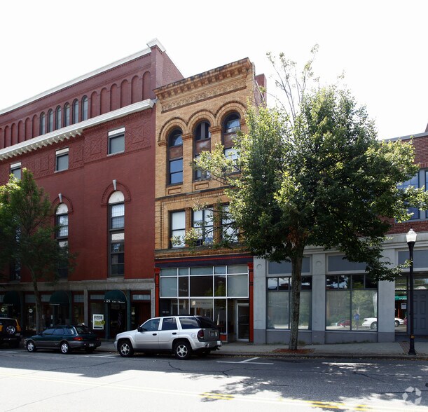 215 Main St, Biddeford, ME à louer - Photo du bâtiment - Image 2 de 3