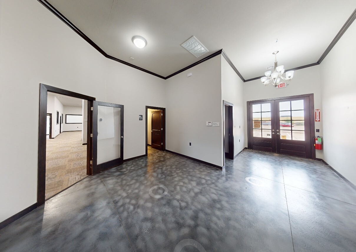 1716 Signal Ridge Dr, Edmond, OK 73013 - Unit B - - Interior Photo - Image 1 of 5
