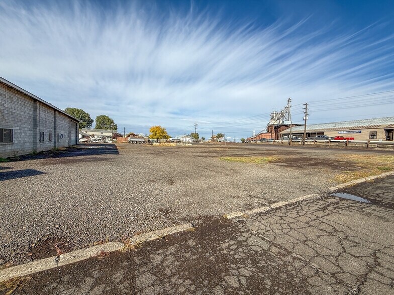 937 NW Beaver St, Prineville, OR à vendre - Photo du bâtiment - Image 2 de 12