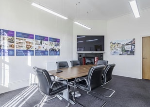 9 Greenfield Cres, Birmingham for lease Interior Photo- Image 2 of 3