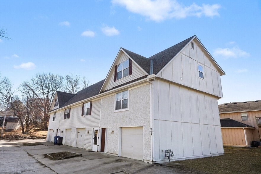 209 SW Pryor Rd, Lee's Summit, MO for sale - Building Photo - Image 2 of 25