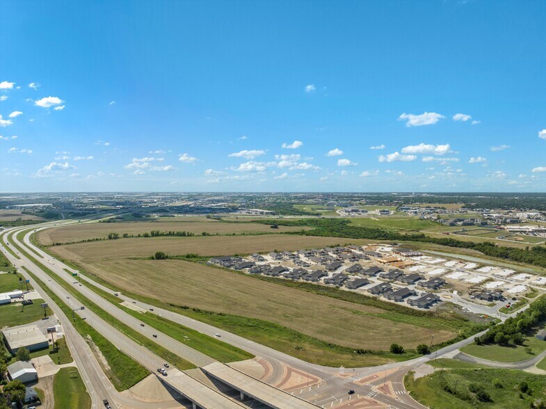 256.24 Acres on IH 35 & Hwy6, Waco, TX for lease - Aerial - Image 3 of 4