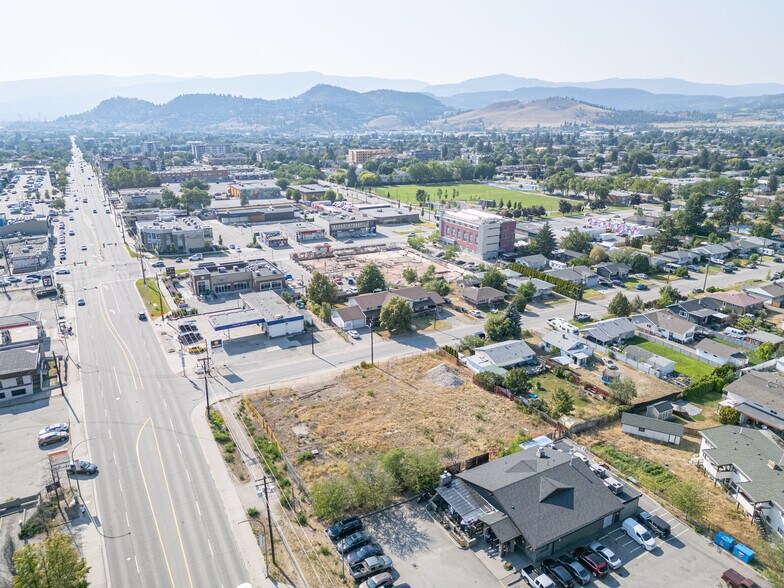 180 Highway 33 E, Kelowna, BC à vendre - Photo du bâtiment - Image 3 de 9