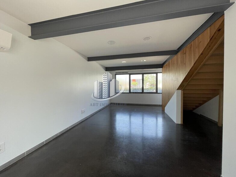 Office in Brignoles for lease - Interior Photo - Image 2 of 5
