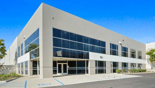 Plus de détails pour 691-701 Burning Tree Rd, Fullerton, CA - Industriel à louer
