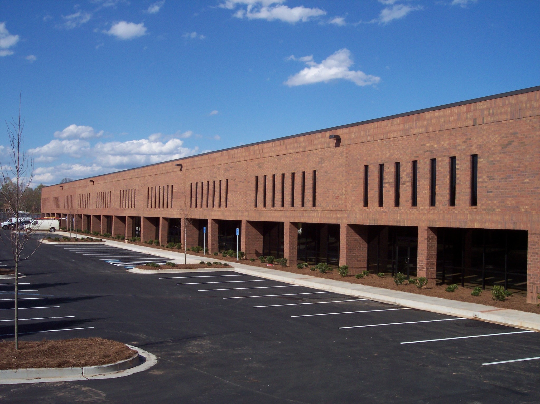 115-131 Smoke Hill Ln, Woodstock, GA for lease Building Photo- Image 1 of 2