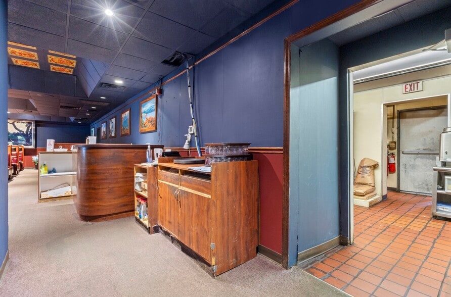 376 Bullocks Point Ave, Riverside, RI for sale - Building Photo - Image 2 of 34