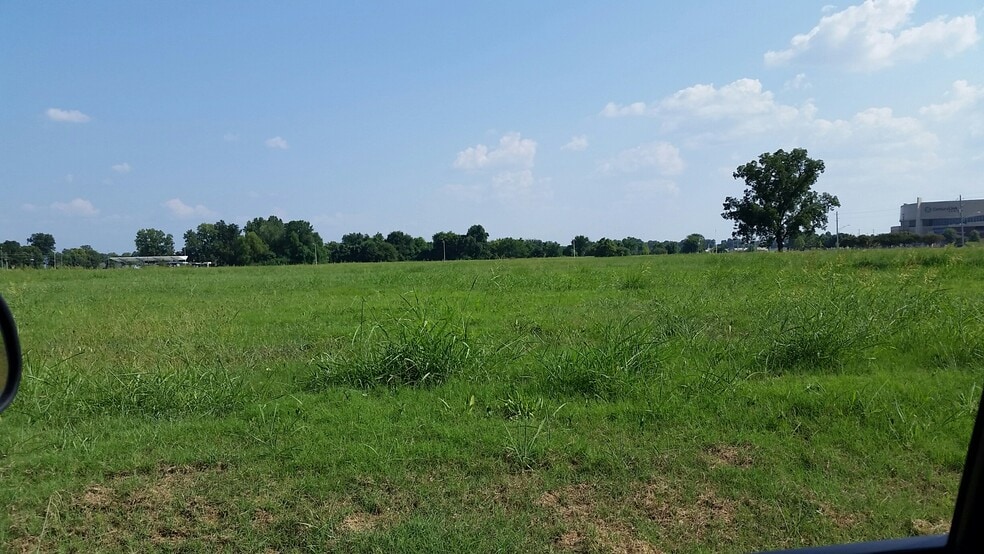 44800 Barksdale Boulevard, Bossier City, LA à vendre - Photo du bâtiment - Image 1 de 3