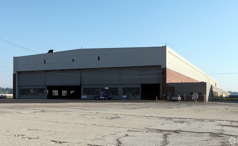 1535 Exeter Rd, Akron, OH for lease - Building Photo - Image 2 of 3