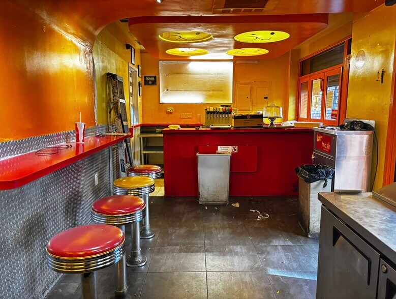 370 W 52nd St, New York, NY à louer - Photo du bâtiment - Image 3 de 7