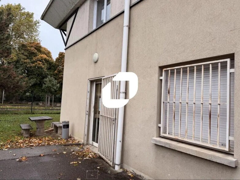 Bureau dans Eybens à louer - Photo du bâtiment - Image 2 de 6