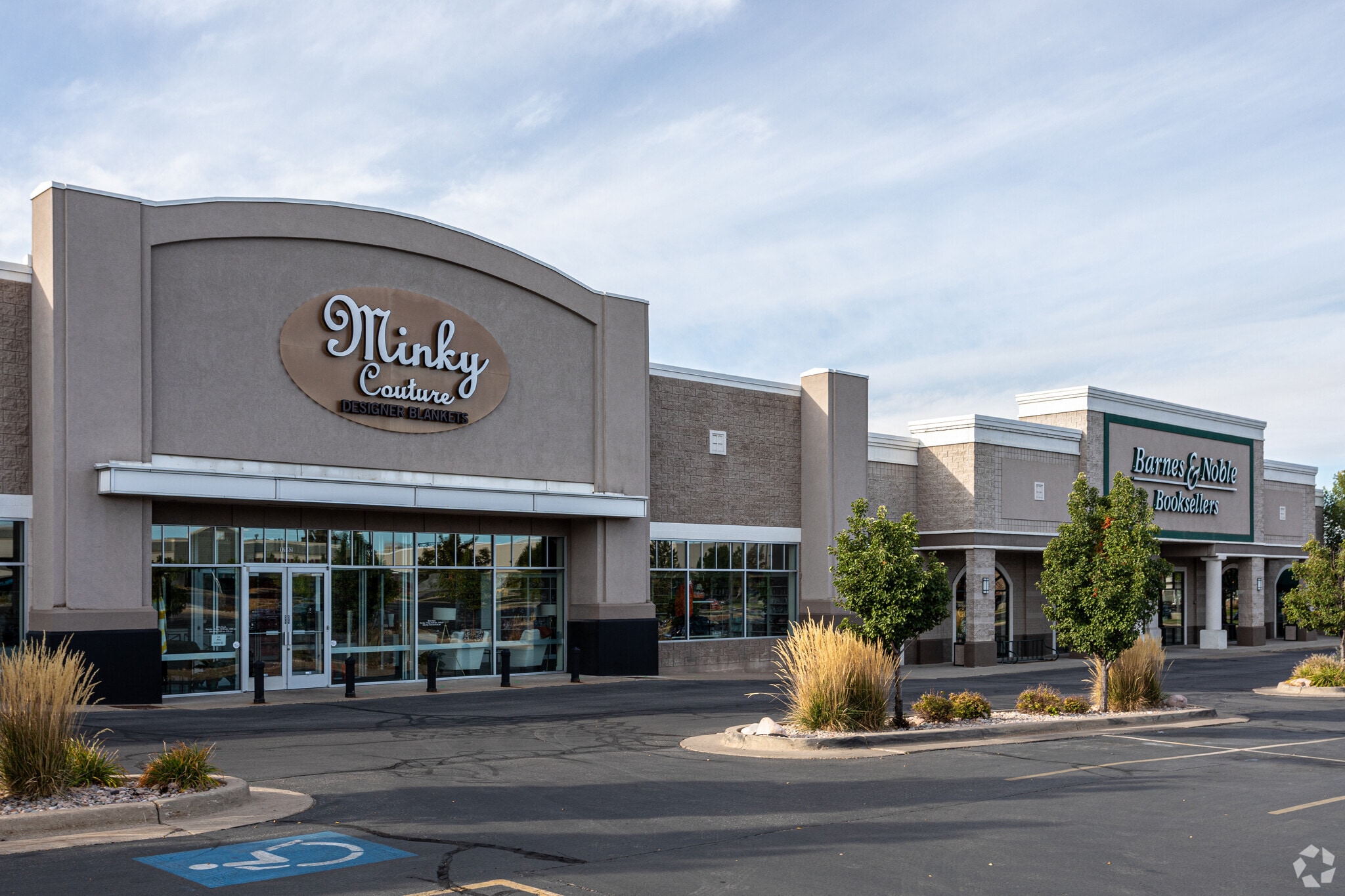 815 W Antelope Dr, Layton, UT for lease Primary Photo- Image 1 of 6