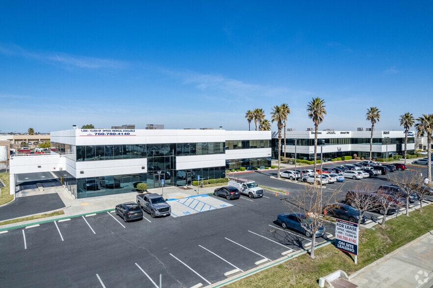 12530 Hesperia Rd, Victorville, CA for lease - Building Photo - Image 3 of 25