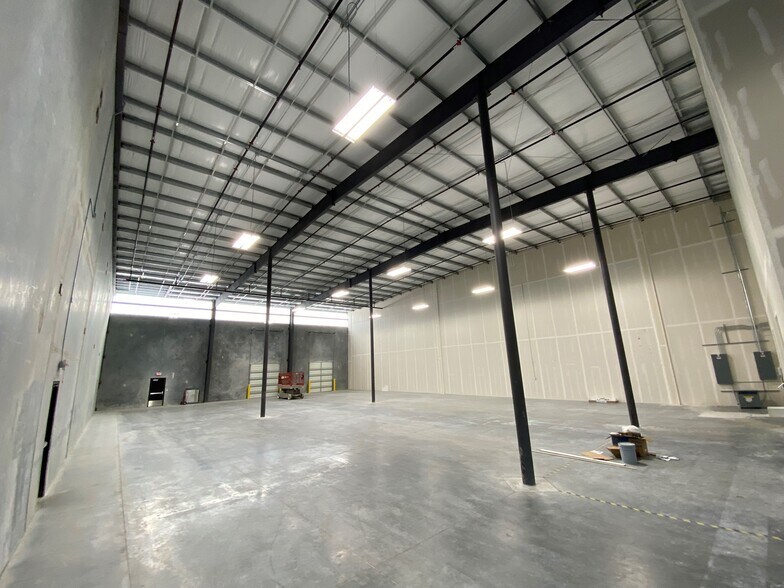 1003 E Airtex Dr, Houston, TX à louer - Photo intérieure - Image 3 de 7