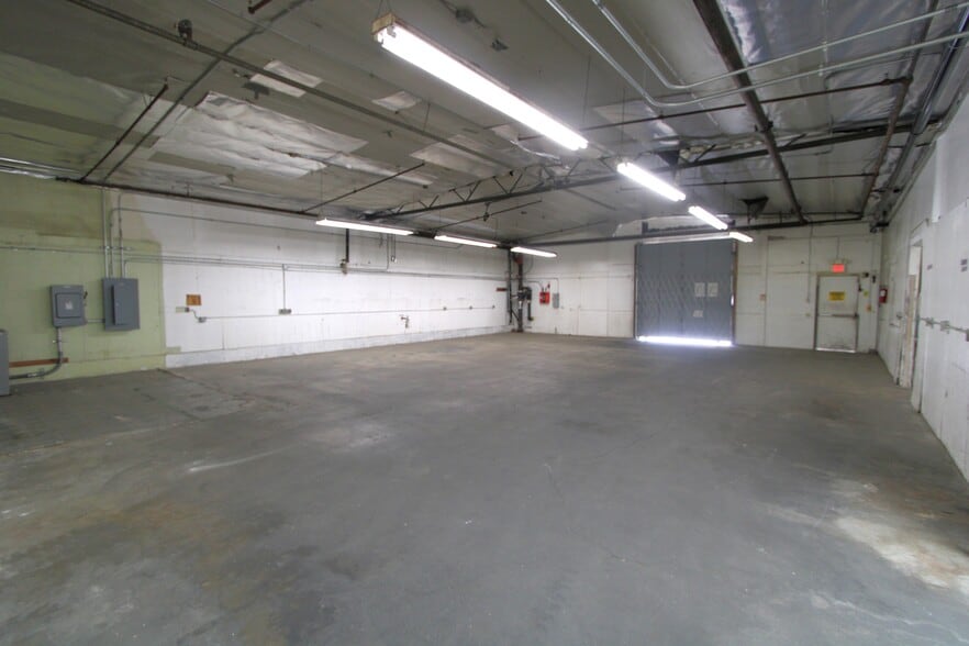 133 - 135 E Maple Ave, Monrovia, CA for lease - Interior Photo - Image 3 of 8