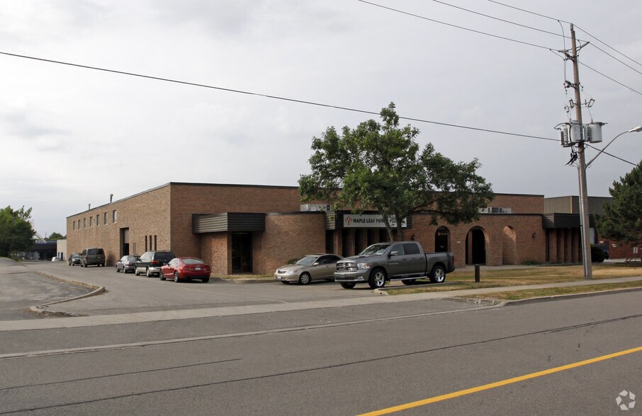 1214 Kamato Rd, Mississauga, ON à louer - Photo du bâtiment - Image 3 de 4