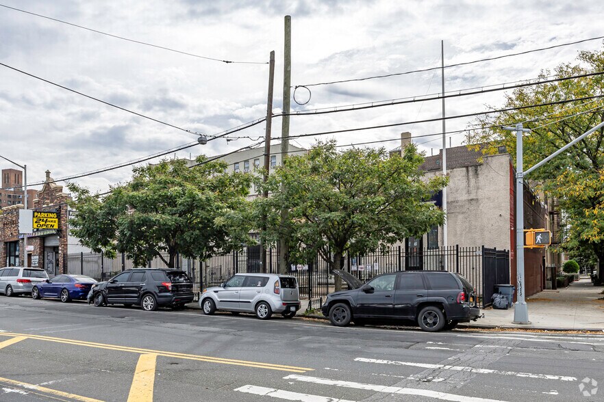 1860 E Tremont Ave, Bronx, NY à vendre - Photo du bâtiment - Image 2 de 8