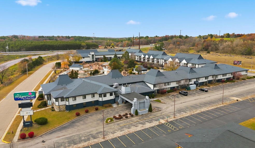 857 N Frontage Rd, Wisconsin Dells, WI for sale - Building Photo - Image 2 of 7