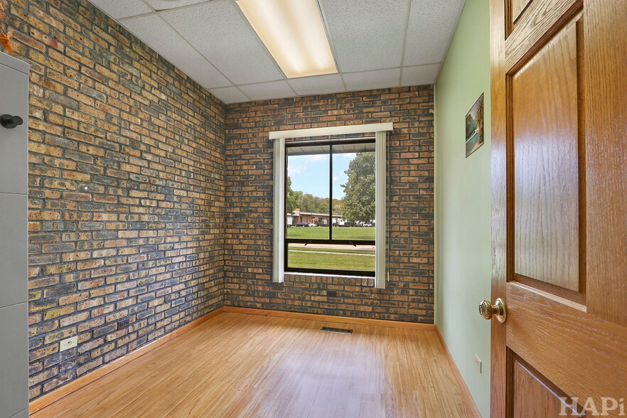 1350 Chase St, Algonquin, IL à vendre - Photo du bâtiment - Image 2 de 22