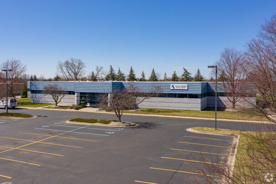 2120 43rd St SE, Grand Rapids, MI à louer - Photo principale - Image 1 de 4