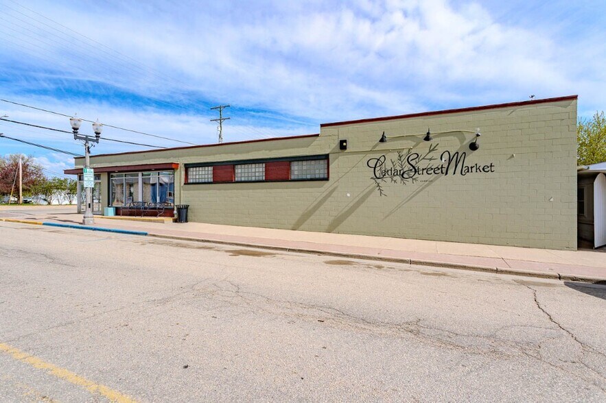 234 Cedar St, Tigerton, WI à vendre - Photo du bâtiment - Image 3 de 60