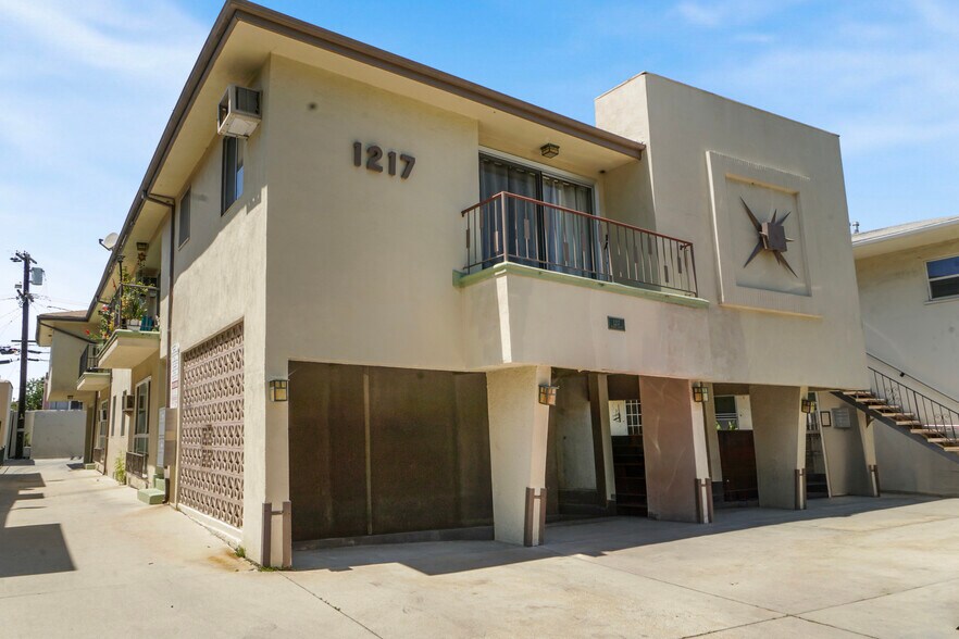 1217 S Orange Grove Ave, Los Angeles, CA à vendre - Photo du bâtiment - Image 2 de 19