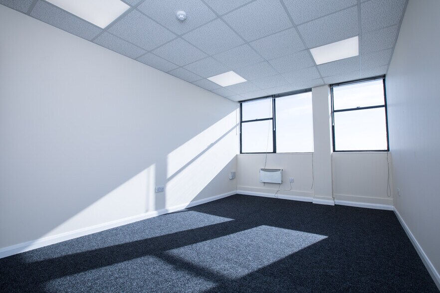 Rankine Rd, Basingstoke à louer - Photo du bâtiment - Image 1 de 5